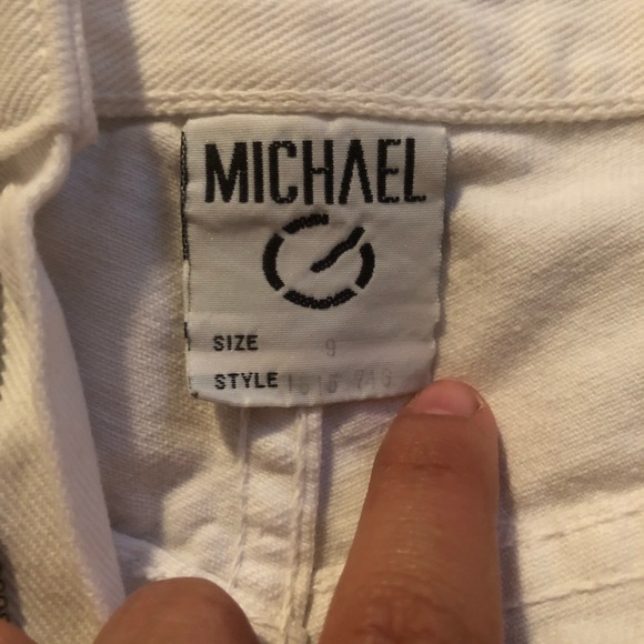 Super cute shorts with detailed bottoms - Picture 2 of 3